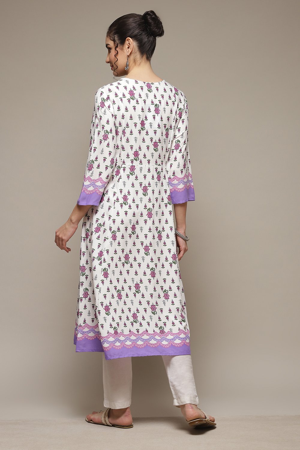 White LIVA Flared Kurta image number 4